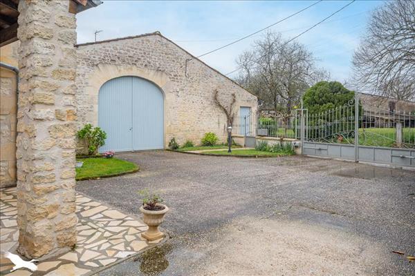 Maison à vendre |  Champagnolles |  6 pièces | 201 m²