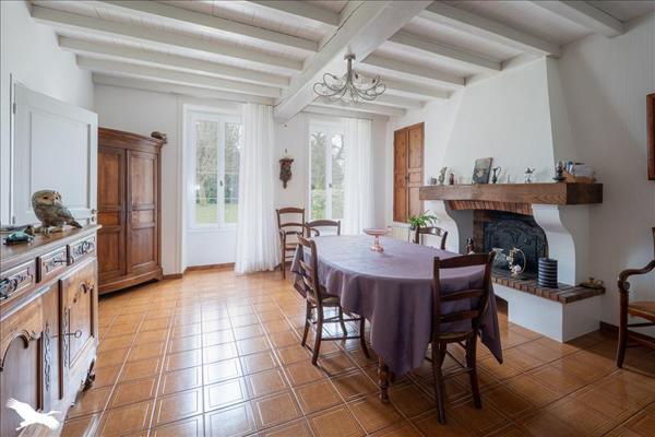 Maison à vendre |  Champagnolles |  6 pièces | 201 m²