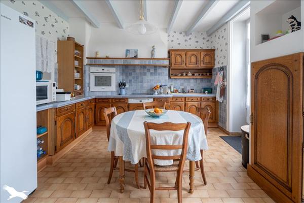 Maison à vendre |  Champagnolles |  6 pièces | 201 m²