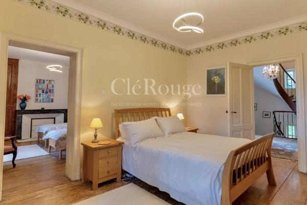 Près de Bergerac - Magnifique château de 5/6 chambres, sur un terrain de 1,6 hectare