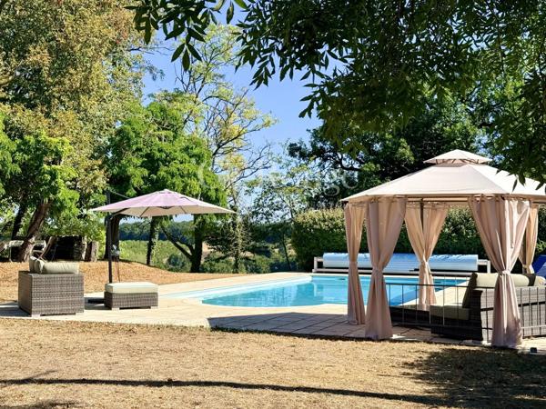 Près de Bergerac - Magnifique château de 5/6 chambres, sur un terrain de 1,6 hectare