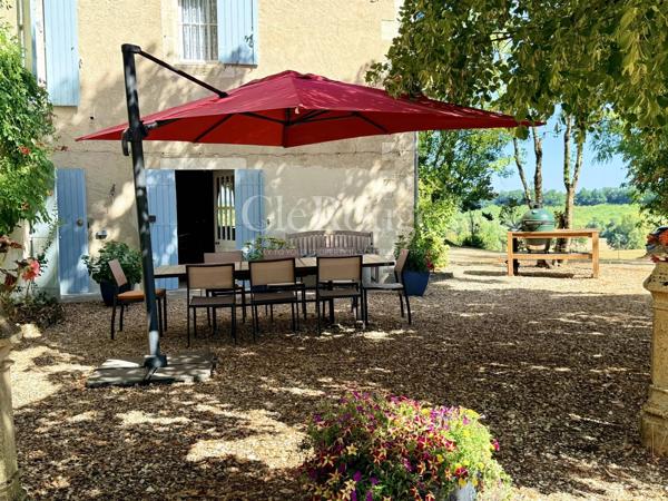 Près de Bergerac - Magnifique château de 5/6 chambres, sur un terrain de 1,6 hectare