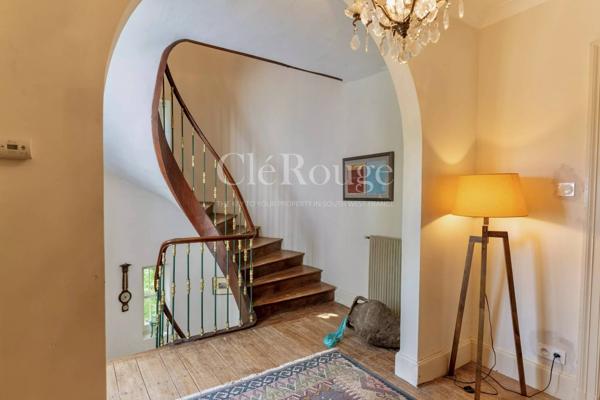 Près de Bergerac - Magnifique château de 5/6 chambres, sur un terrain de 1,6 hectare