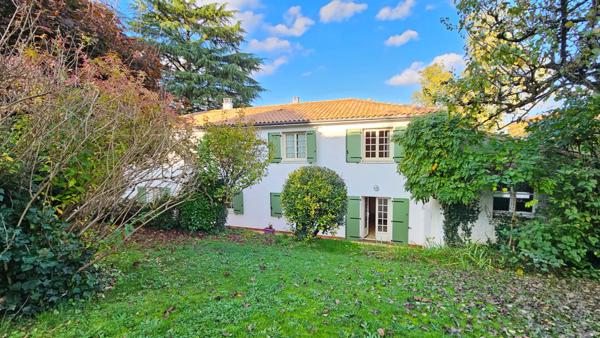 Traditionnelle - 7 pièces - 185 m²