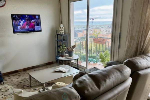 T2 d'environ 55m2 avec aperçu mer