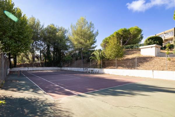 2 pièces – Terrasse 18 m² – Vue mer – Résidence avec piscine & tennis