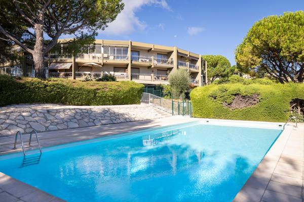 2 pièces – Terrasse 18 m² – Vue mer – Résidence avec piscine & tennis