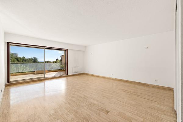2 pièces – Terrasse 18 m² – Vue mer – Résidence avec piscine & tennis