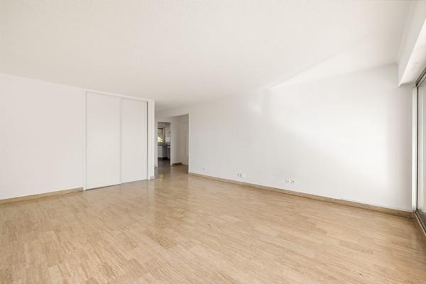 2 pièces – Terrasse 18 m² – Vue mer – Résidence avec piscine & tennis