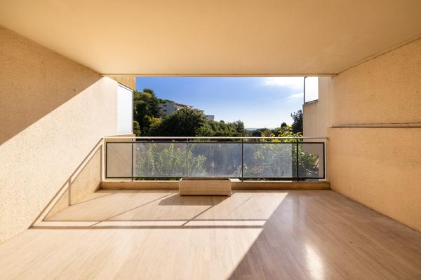 2 pièces – Terrasse 18 m² – Vue mer – Résidence avec piscine & tennis