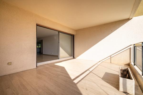 2 pièces – Terrasse 18 m² – Vue mer – Résidence avec piscine & tennis