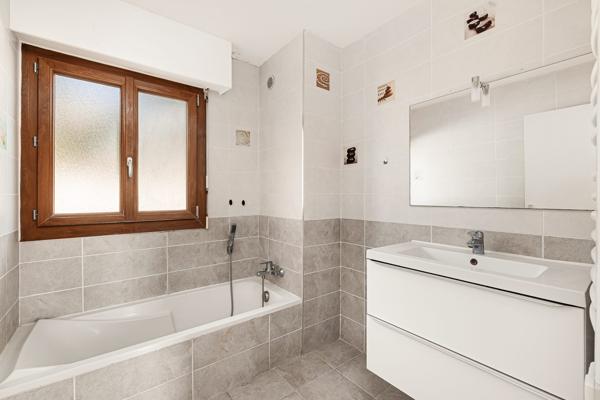 2 pièces – Terrasse 18 m² – Vue mer – Résidence avec piscine & tennis