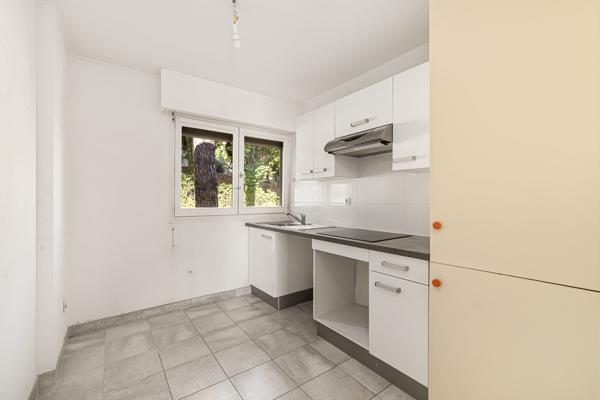 2 pièces – Terrasse 18 m² – Vue mer – Résidence avec piscine & tennis