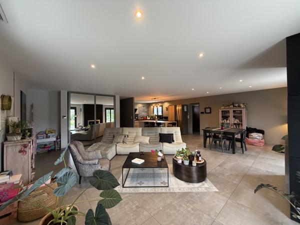 Layrac (47390) MAISON 4 CHAMBRES GARAGE ET PISCINE. TERRAIN DE 1900 M2