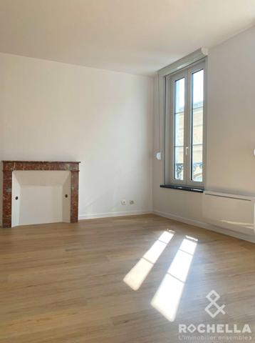 Investisseur. Centre-ville de La Rochelle proche place du marché , BEL IMMEUBLE DE RAPPORT avec cour privative, composé de 7 logements