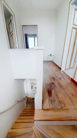 Gare + Tramway à 1 min à pied, 5 p, 4 chambres, double garage, jardin clos sans vis à vis.