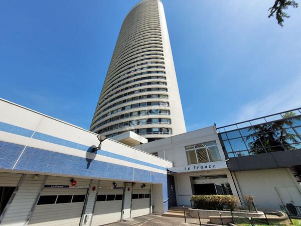 Puteaux : Résidence Le France, Place de Parking en sous-sol