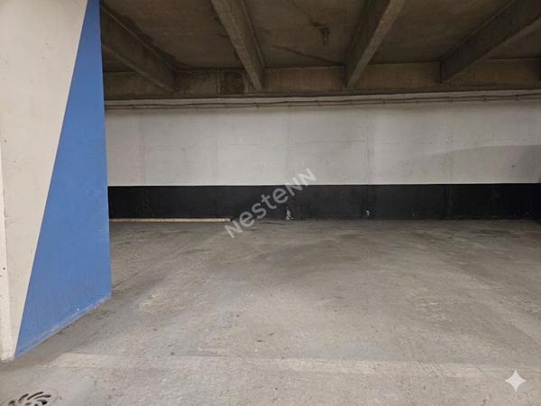 Puteaux : Résidence Le France, Place de Parking en sous-sol