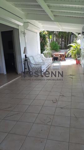 A VENDRE MAISON  + 3 BUNGALOWS  A CAPESTERRE-BELLE-EAU