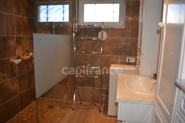 Dpt Cher (18), à vendre proche de NEVERS maison P8 Garage atelier