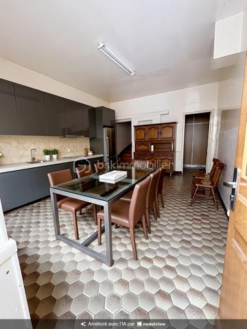 📍 Au cœur d'un village à 5 minutes de Saint Thierry.

Découvrez cette belle maison ancienne, offrant de généreux volumes, du charme et un beau potentiel d’aménagement.
🏠 REZ-DE-CHAUSSÉE
Entrée sous véranda • Cuisine d’environ 20 m² • Séjour avec cheminée • Bureau • Rangement • Salle de bains • WC
🛏️ 1ER ÉTAGE
Un étage entièrement parqueté, desservi par un agréable palier :
• 3 belles chambres : 18,10 m² • 20,50 m² • 20,90 m²
• Salle de bains et WC
• Immense grenier
✨ UN BEAU POTENTIEL À EXPLOITER
Grenier aménageable d’environ 45 m², offrant de nombreuses possibilités selon vos projets : espace nuit, suite parentale, bureau ou salle de loisirs.
🔨 DÉPENDANCES & EXTÉRIEURS
• Dépendance avec cellier : environ 65 m²
• Buanderie
• Cave voûtée
• Cour semi-couverte
• Ensemble clos de murs
⚙️ CONFORT
✓ Double vitrage
✓ Volets roulants électriques
✓ Maison en bon état général
❤️ LES ATOUTS
BEAUX VOLUMES • 3 CHAMBRES • GRENIER AMÉNAGEABLE DE 45 M²
DÉPENDANCES DE 65 M² • CAVE VOÛTÉE • COUR CLOS DE MURS • CHEMINÉE
Une maison qui conjugue le charme de l’ancien, de beaux volumes et un potentiel d’évolution intéressant.
Ideal profession libérale, artisan, possibilité d'avoir une deuxième entrée coté ruelle.
Environnement pour les amoureux de la nature, vélos, marche, motos...
Décoration et réactualisation à prévoir pour révéler pleinement le caractère de cette propriété.