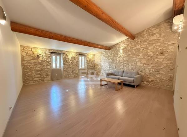 LANÇON-PROVENCE  - A VENDRE Murs commerciaux et habitations avec fond de commerce et licences 