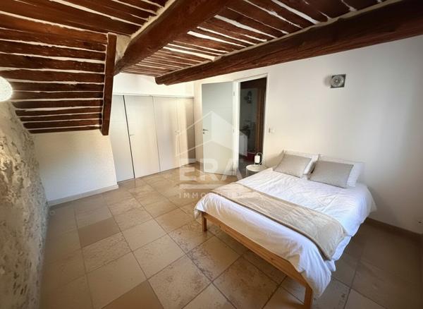 LANÇON-PROVENCE  - A VENDRE Murs commerciaux et habitations avec fond de commerce et licences 