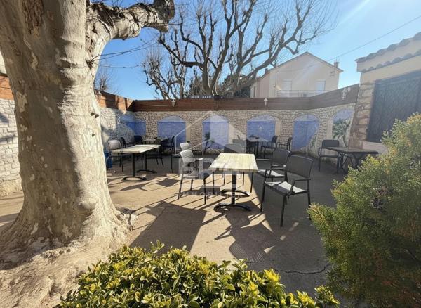 LANÇON-PROVENCE  - A VENDRE Murs commerciaux et habitations avec fond de commerce et licences 