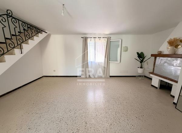 LANÇON-PROVENCE  - A VENDRE Murs commerciaux et habitations avec fond de commerce et licences 