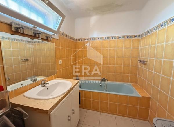 LANÇON-PROVENCE  - A VENDRE Murs commerciaux et habitations avec fond de commerce et licences 