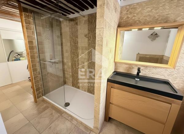 LANÇON-PROVENCE  - A VENDRE Murs commerciaux et habitations avec fond de commerce et licences 