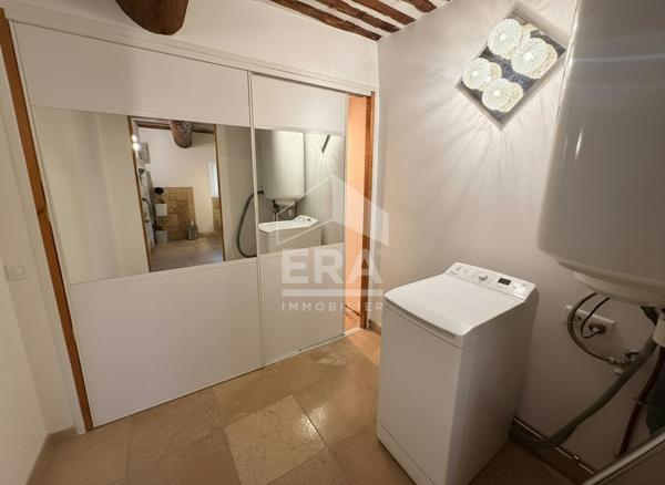 LANÇON-PROVENCE  - A VENDRE Murs commerciaux et habitations avec fond de commerce et licences 