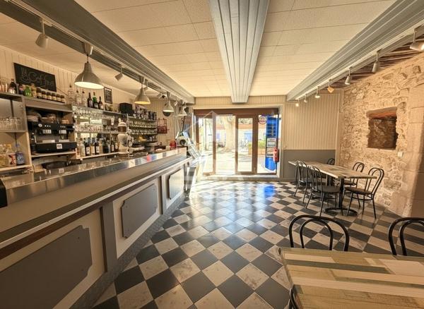 LANÇON-PROVENCE  - A VENDRE Murs commerciaux et habitations avec fond de commerce et licences 