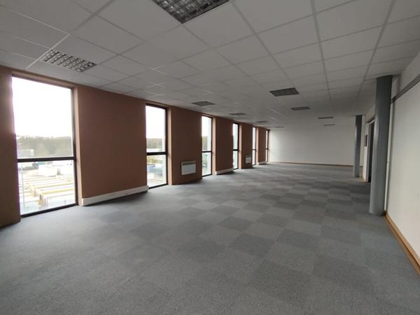 Bureaux Nogent Le Phaye 3 326 m2