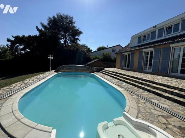 Pavillon individuel semi plain-pied proche Valenciennes Type 6 sur sous-sol avec garage, piscine