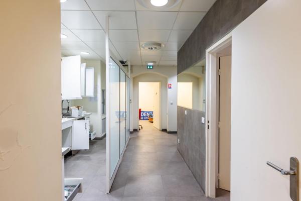 LOCATION — LOCAL COMMERCIAL 250 M² | PARIS 10ème Boulevard de Strasbourg / Faubourg Saint-Martin | Bail Commercial 3/6/9 | Convient à de nombreuses activités