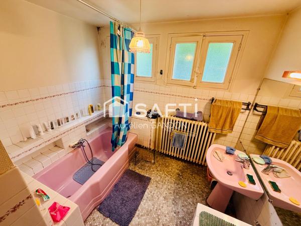 Maison secteur calme et proximitée. Maison à fort potentiel.