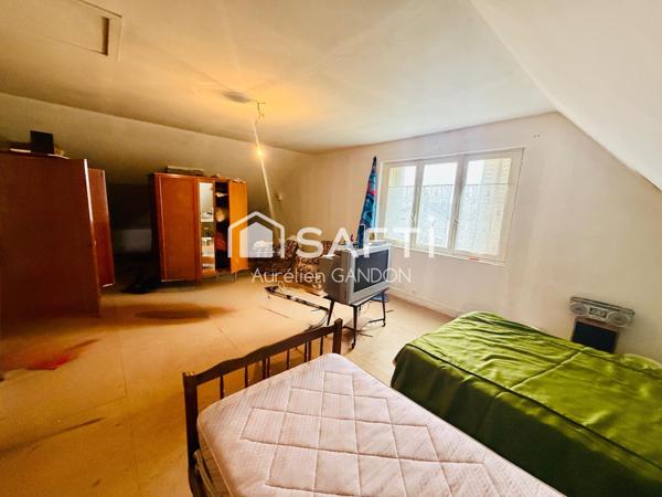 Maison secteur calme et proximitée. Maison à fort potentiel.