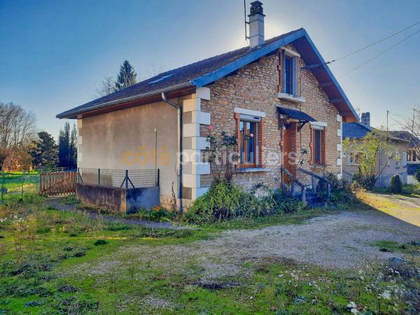 Vente
                Maison82 m² - 4 Pièces -
                    DOLE (39100)