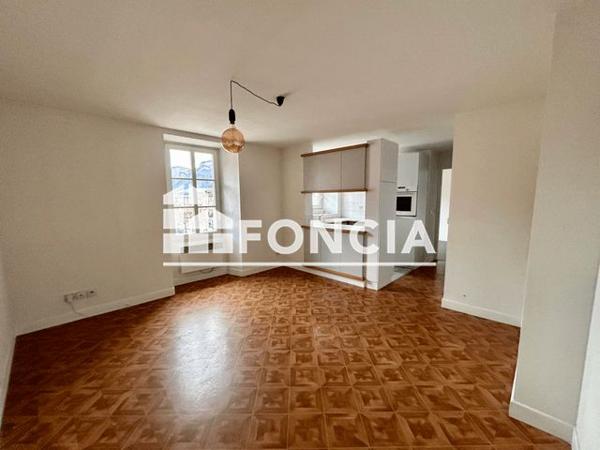 Location Appartement 2 pièces 40 m² - 132 PLACE CHARLES ALBERT Sallanches 74700