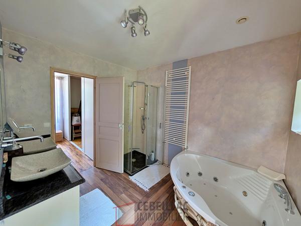 Maison Royat 5 pièce(s) 128.49 m2 avec dépendance