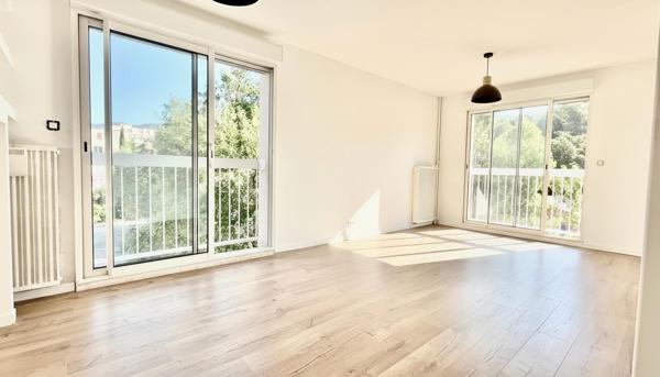 APPARTEMENT 3 PIECES LUMINEUX 103 m2 ( 87m2 carrez)