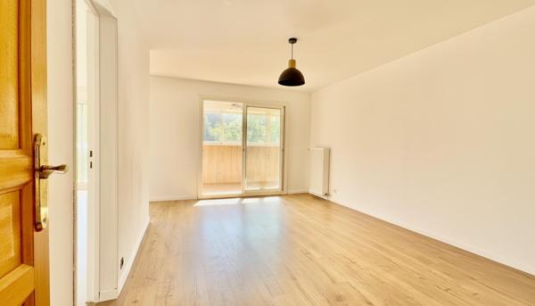 APPARTEMENT 3 PIECES LUMINEUX 103 m2 ( 87m2 carrez)