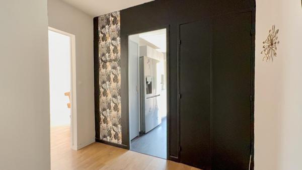 APPARTEMENT 3 PIECES LUMINEUX 103 m2 ( 87m2 carrez)