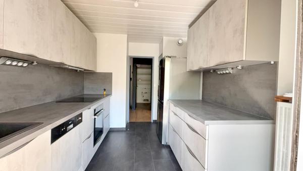 APPARTEMENT 3 PIECES LUMINEUX 103 m2 ( 87m2 carrez)