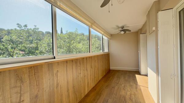 APPARTEMENT 3 PIECES LUMINEUX 103 m2 ( 87m2 carrez)