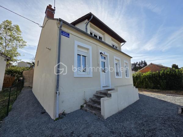 Magnifique maison de ville de 88 m² à La Machine.

Sur la commune de La Machine, à seulement 1 minute à pied du bourg et à proximité immédiate des commerces et commodités, nous vous présentons cette maison de ville construite en 1930, d'une superficie habitable de 88 m², comprenant 4 pièces composées d'une entrée, d'une cuisine aménagée et équipée, d'un salon séjour, d'une salle d'eau et d'un wc indépendant au rez-de-chaussée, ainsi que 3 chambres à l'étage, le tout sur un beau terrain d'environ 2 355 m², non mitoyenne et non située en lotissement.

Au rez-de-chaussée, cette maison propose une entrée sécurisée desservant une cuisine aménagée et équipée de meubles bas et meubles hauts, plaque de cuisson, hotte et four, ainsi que sa chaudière avec thermostat. Un dégagement de 7 m² dessert un généreux salon séjour de 23 m², lumineux grâce à ses trois fenêtres, ainsi qu'une salle d'eau avec cabine douche et meuble vasque, et un wc indépendant.

Un escalier mène à l'étage, où cette maison propose un palier desservant 3 chambres de 10 m², 10 m² et 19 m².

Côté extérieur, cette maison dispose d'une cave voûtée de 22 m², d'un hangar de 18 m² et d'un appentis de 10 m², idéals pour le rangement ou l'atelier, ainsi que d'une terrasse de 20 m², le tout sur un terrain clos d'environ 2 355 m² offrant un parking intérieur et un parking extérieur.

Cette maison bénéficie d'une isolation double vitrage PVC avec volets roulants mécaniques, d'un chauffage au gaz de ville, et d'une toiture en ardoise en bon état.

Côté performance énergétique, cette maison est classée D au DPE et D au GES.

Côté assainissement, cette maison est raccordée au tout à l'égout.

Les plus de cette maison :
Sa situation à deux pas du bourg de La Machine et de toutes les commodités, son beau terrain de 2 355 m², ses nombreuses dépendances (cave voûtée, hangar, appentis) offrant un très beau potentiel de rangement, ainsi que son double stationnement intérieur et extérieur.

Des photos supplémentaires sont disponibles sur BSK IMMOBILIER > Nos conseillers > Olivier FRESLON
Pour tout renseignement complémentaire ou pour une visite, contactez-moi au 07.62.78.13.13.

Idéale pour les amateurs de cachet et d'espace, cette maison est un vrai coup de cœur, une opportunité à saisir !!!