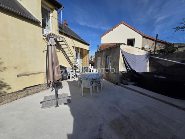 Magnifique maison de ville de 88 m² à La Machine.

Sur la commune de La Machine, à seulement 1 minute à pied du bourg et à proximité immédiate des commerces et commodités, nous vous présentons cette maison de ville construite en 1930, d'une superficie habitable de 88 m², comprenant 4 pièces composées d'une entrée, d'une cuisine aménagée et équipée, d'un salon séjour, d'une salle d'eau et d'un wc indépendant au rez-de-chaussée, ainsi que 3 chambres à l'étage, le tout sur un beau terrain d'environ 2 355 m², non mitoyenne et non située en lotissement.

Au rez-de-chaussée, cette maison propose une entrée sécurisée desservant une cuisine aménagée et équipée de meubles bas et meubles hauts, plaque de cuisson, hotte et four, ainsi que sa chaudière avec thermostat. Un dégagement de 7 m² dessert un généreux salon séjour de 23 m², lumineux grâce à ses trois fenêtres, ainsi qu'une salle d'eau avec cabine douche et meuble vasque, et un wc indépendant.

Un escalier mène à l'étage, où cette maison propose un palier desservant 3 chambres de 10 m², 10 m² et 19 m².

Côté extérieur, cette maison dispose d'une cave voûtée de 22 m², d'un hangar de 18 m² et d'un appentis de 10 m², idéals pour le rangement ou l'atelier, ainsi que d'une terrasse de 20 m², le tout sur un terrain clos d'environ 2 355 m² offrant un parking intérieur et un parking extérieur.

Cette maison bénéficie d'une isolation double vitrage PVC avec volets roulants mécaniques, d'un chauffage au gaz de ville, et d'une toiture en ardoise en bon état.

Côté performance énergétique, cette maison est classée D au DPE et D au GES.

Côté assainissement, cette maison est raccordée au tout à l'égout.

Les plus de cette maison :
Sa situation à deux pas du bourg de La Machine et de toutes les commodités, son beau terrain de 2 355 m², ses nombreuses dépendances (cave voûtée, hangar, appentis) offrant un très beau potentiel de rangement, ainsi que son double stationnement intérieur et extérieur.

Des photos supplémentaires sont disponibles sur BSK IMMOBILIER > Nos conseillers > Olivier FRESLON
Pour tout renseignement complémentaire ou pour une visite, contactez-moi au 07.62.78.13.13.

Idéale pour les amateurs de cachet et d'espace, cette maison est un vrai coup de cœur, une opportunité à saisir !!!