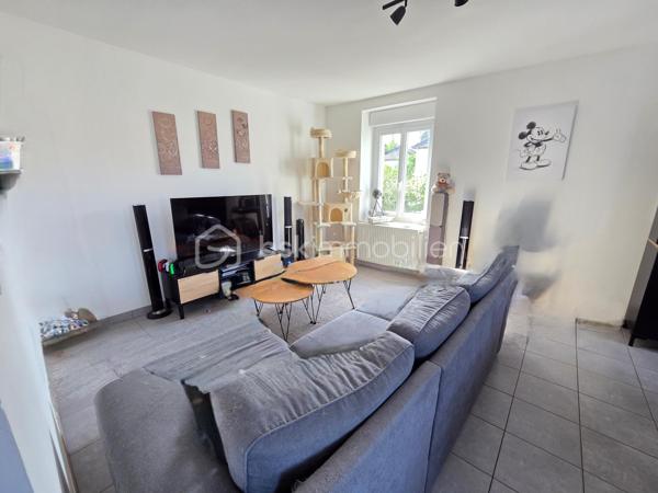 Magnifique maison de ville de 88 m² à La Machine.

Sur la commune de La Machine, à seulement 1 minute à pied du bourg et à proximité immédiate des commerces et commodités, nous vous présentons cette maison de ville construite en 1930, d'une superficie habitable de 88 m², comprenant 4 pièces composées d'une entrée, d'une cuisine aménagée et équipée, d'un salon séjour, d'une salle d'eau et d'un wc indépendant au rez-de-chaussée, ainsi que 3 chambres à l'étage, le tout sur un beau terrain d'environ 2 355 m², non mitoyenne et non située en lotissement.

Au rez-de-chaussée, cette maison propose une entrée sécurisée desservant une cuisine aménagée et équipée de meubles bas et meubles hauts, plaque de cuisson, hotte et four, ainsi que sa chaudière avec thermostat. Un dégagement de 7 m² dessert un généreux salon séjour de 23 m², lumineux grâce à ses trois fenêtres, ainsi qu'une salle d'eau avec cabine douche et meuble vasque, et un wc indépendant.

Un escalier mène à l'étage, où cette maison propose un palier desservant 3 chambres de 10 m², 10 m² et 19 m².

Côté extérieur, cette maison dispose d'une cave voûtée de 22 m², d'un hangar de 18 m² et d'un appentis de 10 m², idéals pour le rangement ou l'atelier, ainsi que d'une terrasse de 20 m², le tout sur un terrain clos d'environ 2 355 m² offrant un parking intérieur et un parking extérieur.

Cette maison bénéficie d'une isolation double vitrage PVC avec volets roulants mécaniques, d'un chauffage au gaz de ville, et d'une toiture en ardoise en bon état.

Côté performance énergétique, cette maison est classée D au DPE et D au GES.

Côté assainissement, cette maison est raccordée au tout à l'égout.

Les plus de cette maison :
Sa situation à deux pas du bourg de La Machine et de toutes les commodités, son beau terrain de 2 355 m², ses nombreuses dépendances (cave voûtée, hangar, appentis) offrant un très beau potentiel de rangement, ainsi que son double stationnement intérieur et extérieur.

Des photos supplémentaires sont disponibles sur BSK IMMOBILIER > Nos conseillers > Olivier FRESLON
Pour tout renseignement complémentaire ou pour une visite, contactez-moi au 07.62.78.13.13.

Idéale pour les amateurs de cachet et d'espace, cette maison est un vrai coup de cœur, une opportunité à saisir !!!