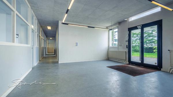 Dpt Pyrénées Atlantiques (64), à louer LONS (Banlieue de Pau) Bureau 430 m² + Parkings